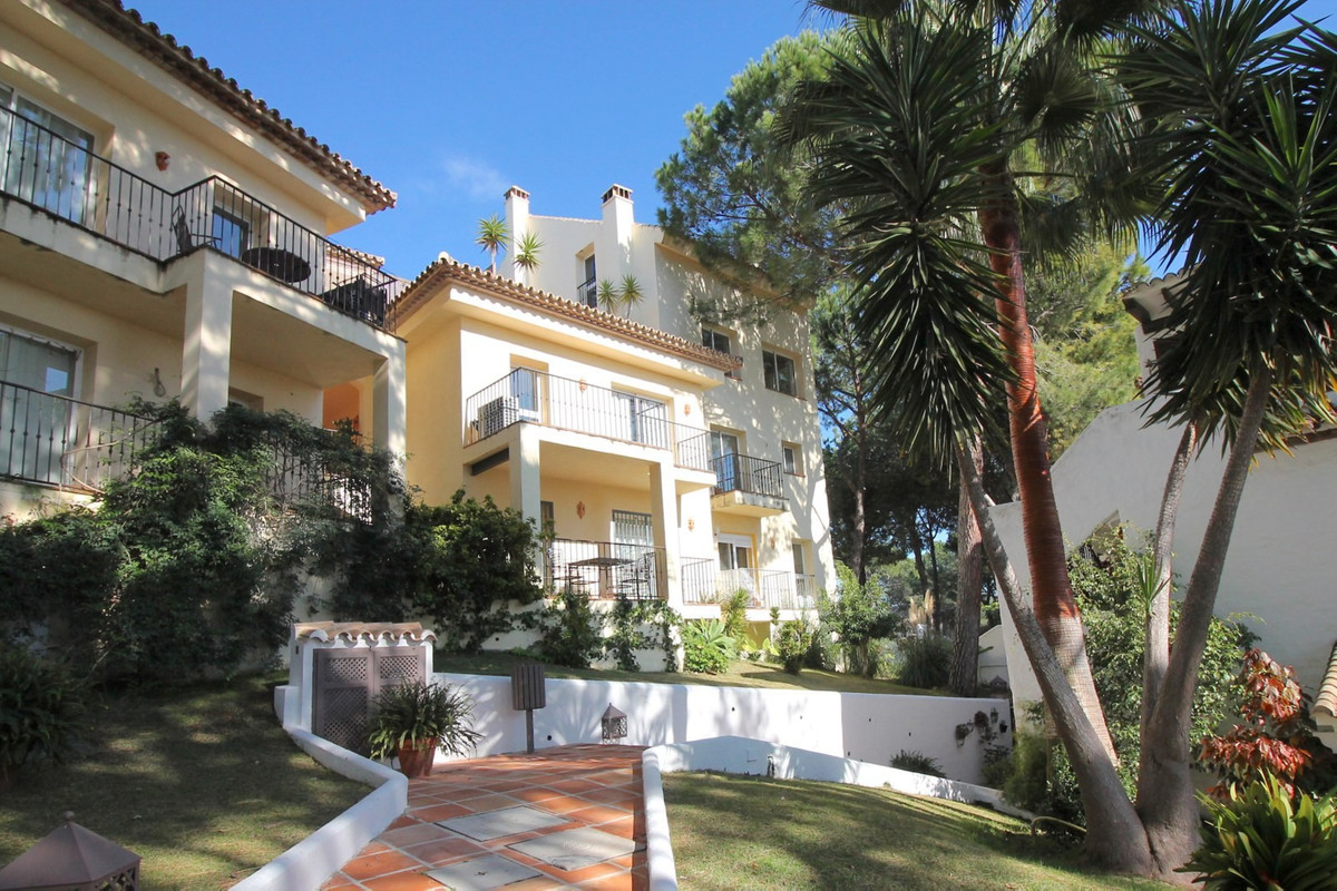 2 Bedroom Top Floor Apartment For Sale Nueva Andalucía, Costa del Sol - HP2866217
