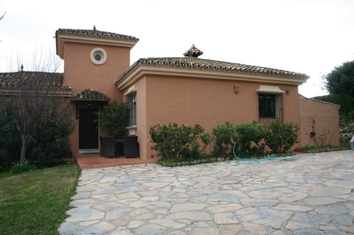 3 Bedroom Detached Villa For Sale Estepona, Costa del Sol - HP3104486