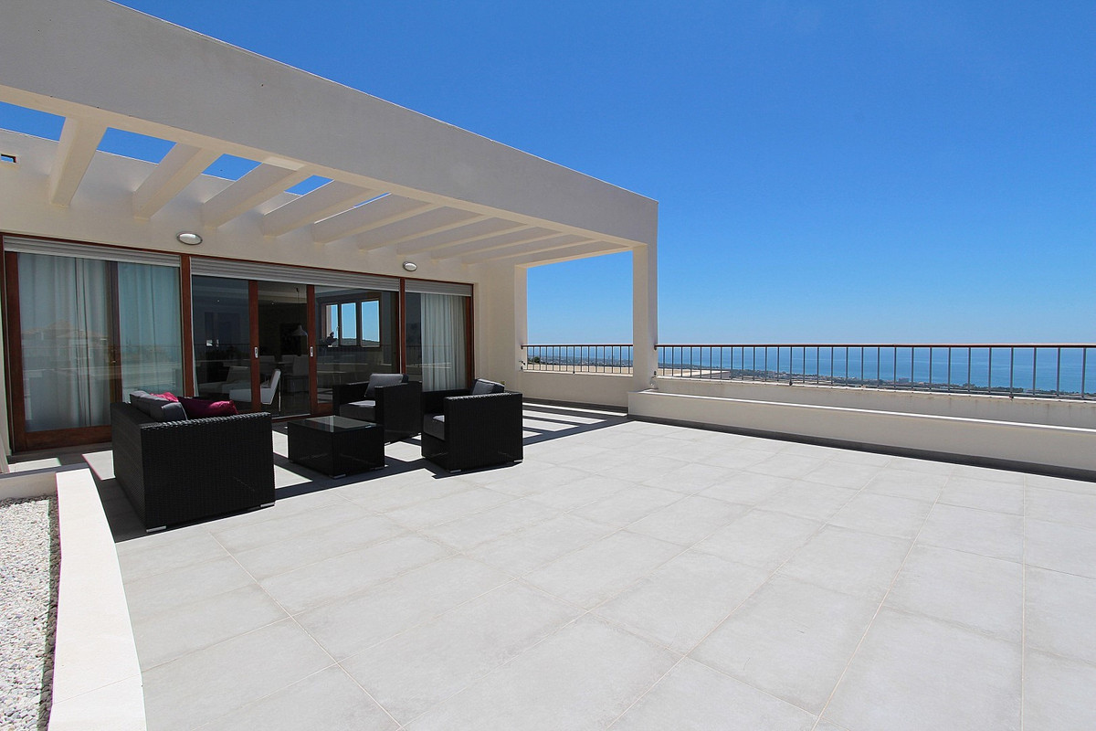 3 Bedroom Penthouse For Sale Altos de los Monteros, Costa del Sol - HP3103105