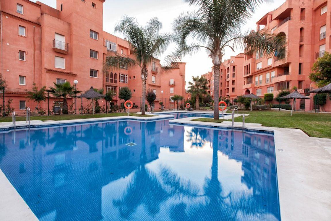 1 Bedroom Middle Floor Apartment For Sale La Duquesa, Costa del Sol - HP2948684