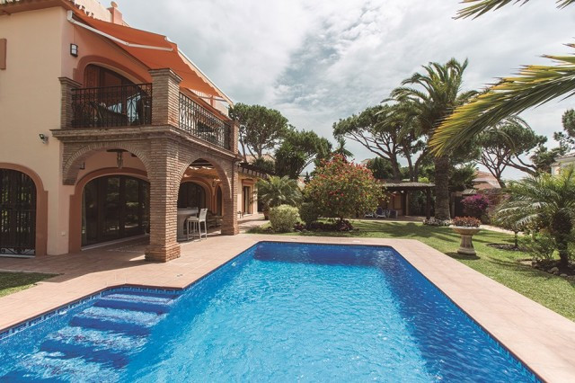 Villa for sale - Estepona