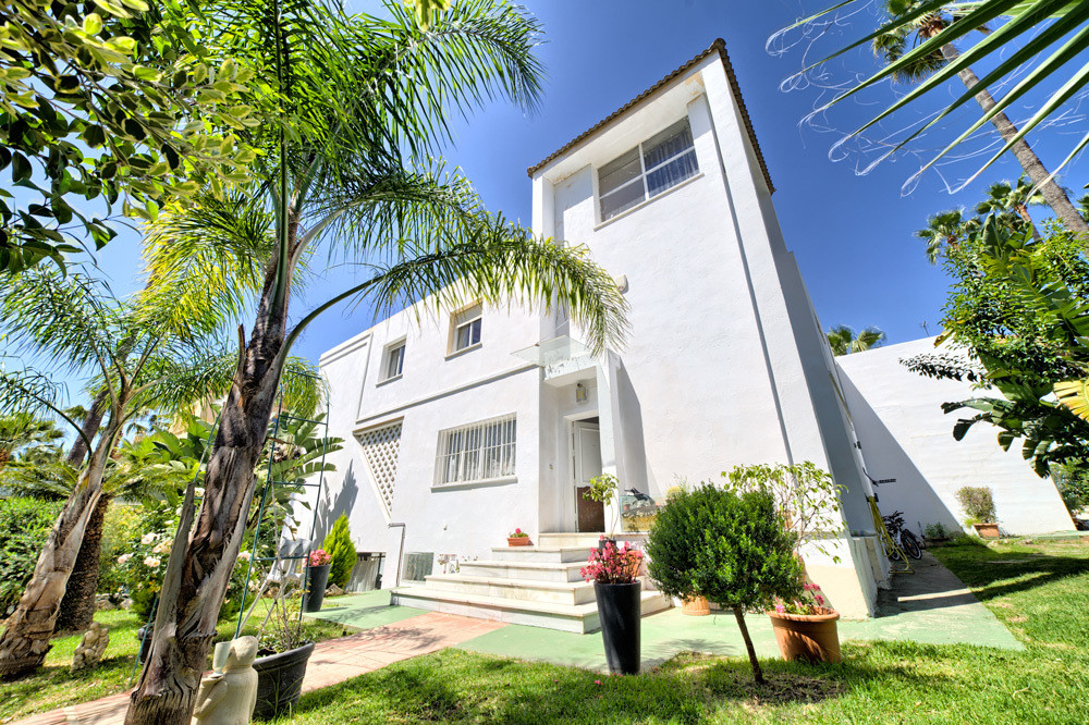 6 Bedroom Detached Villa For Sale Nueva Andalucía, Costa del Sol - HP2832446