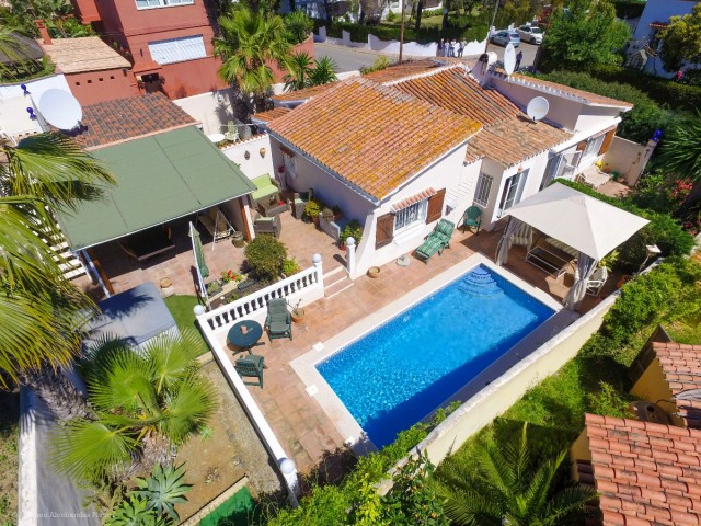 Villa for sale - Estepona