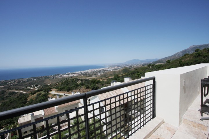 3 Bedroom Penthouse For Sale Altos de los Monteros, Costa del Sol - HP3104558