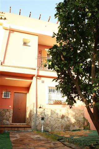 3 Bedroom Townhouse For Sale Estepona, Costa del Sol - HP3024587
