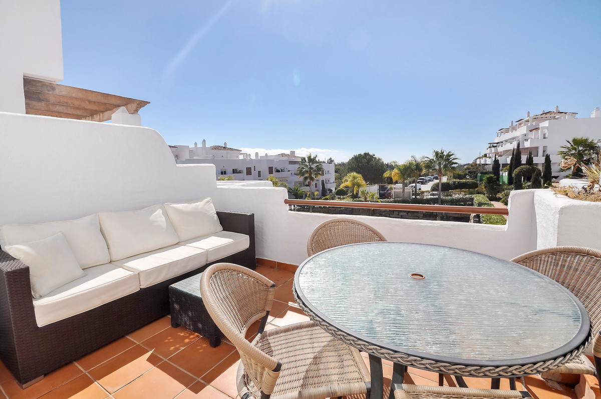 2 Bedroom Middle Floor Apartment For Sale New Golden Mile, Costa del Sol - HP3131911