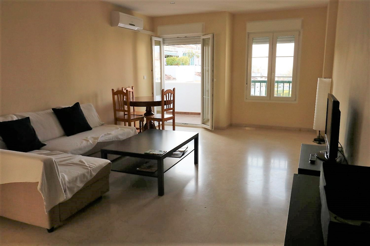 3 Bedroom Middle Floor Apartment For Sale Nueva Andalucía, Costa del Sol - HP3110755
