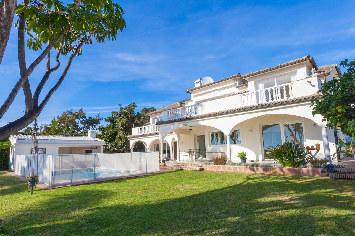 6 Bedroom Detached Villa For Sale Marbesa, Costa del Sol - HP3053674
